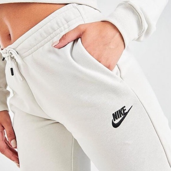 Nike size medium off white Nike Sportswear Essential Fleece Light Bone Jogger​​ - Picture 6 of 11